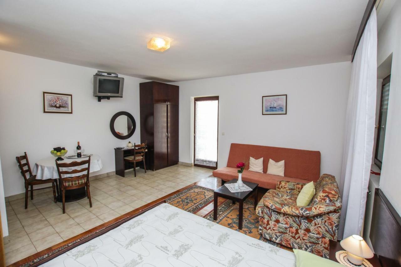 Apartmani Janja Πόρετς Εξωτερικό φωτογραφία